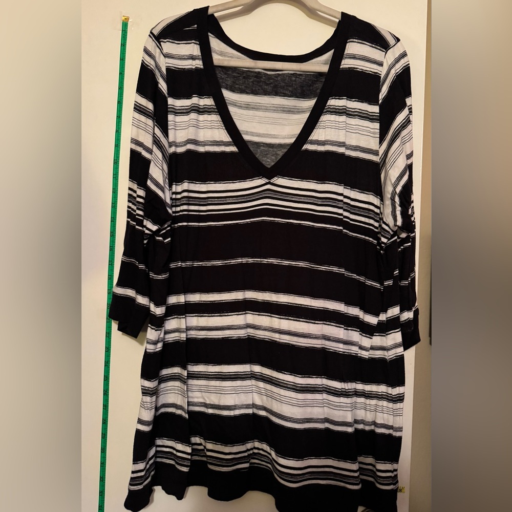 Avenue Black & White Striped V-Neck Top 20/22